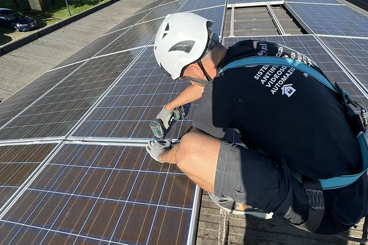 tecnici-e-azienda-specializzata-impianti-elettrici